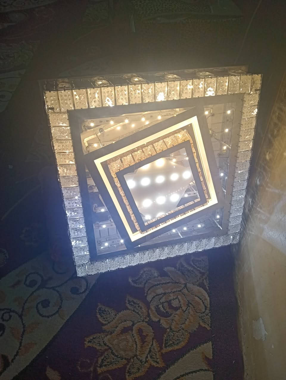 نزله مال عرس ثريه سقف جديدة سعر نزله 30 الثريه 30 مكان بلديات شارع كهرباء ***********
