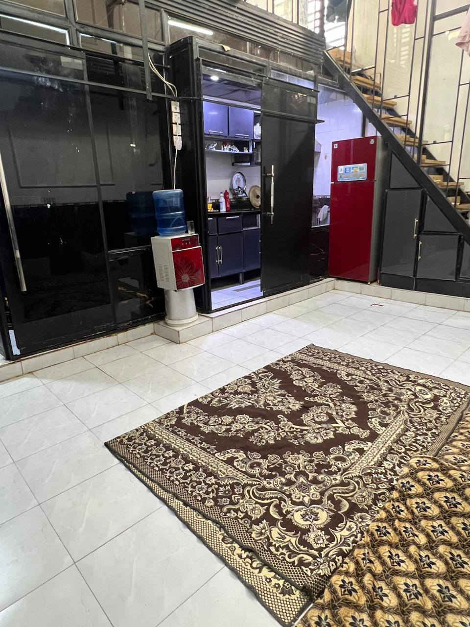 بيت مساحه 100 متر 
الابعاد :  5\20
الموقع : حي النصر / مقابل محطة وقود السلطاني 
رقم الدار : 14052 خلف التجاري
جنس العقار : طابو صرف
البناء : تم الترميم قريبا
السعر : 135 مليون
الرقم : ***********
