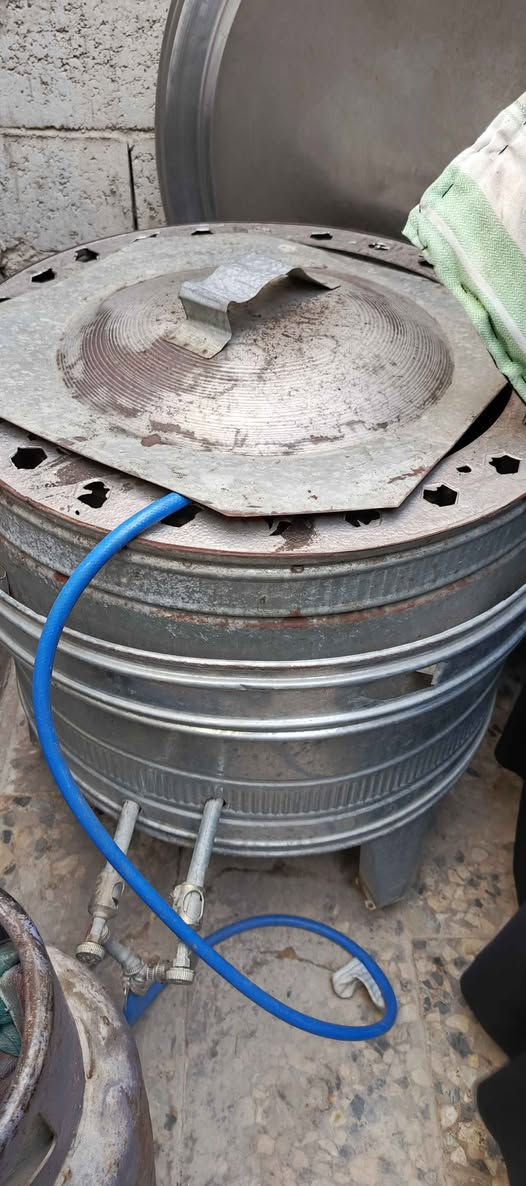 اثاث مستعمل نضيف للبيع 
كيزر وڪنبار جديد
المكان نجف شارع المطار 
للتواصل *********** النجف, العراق
