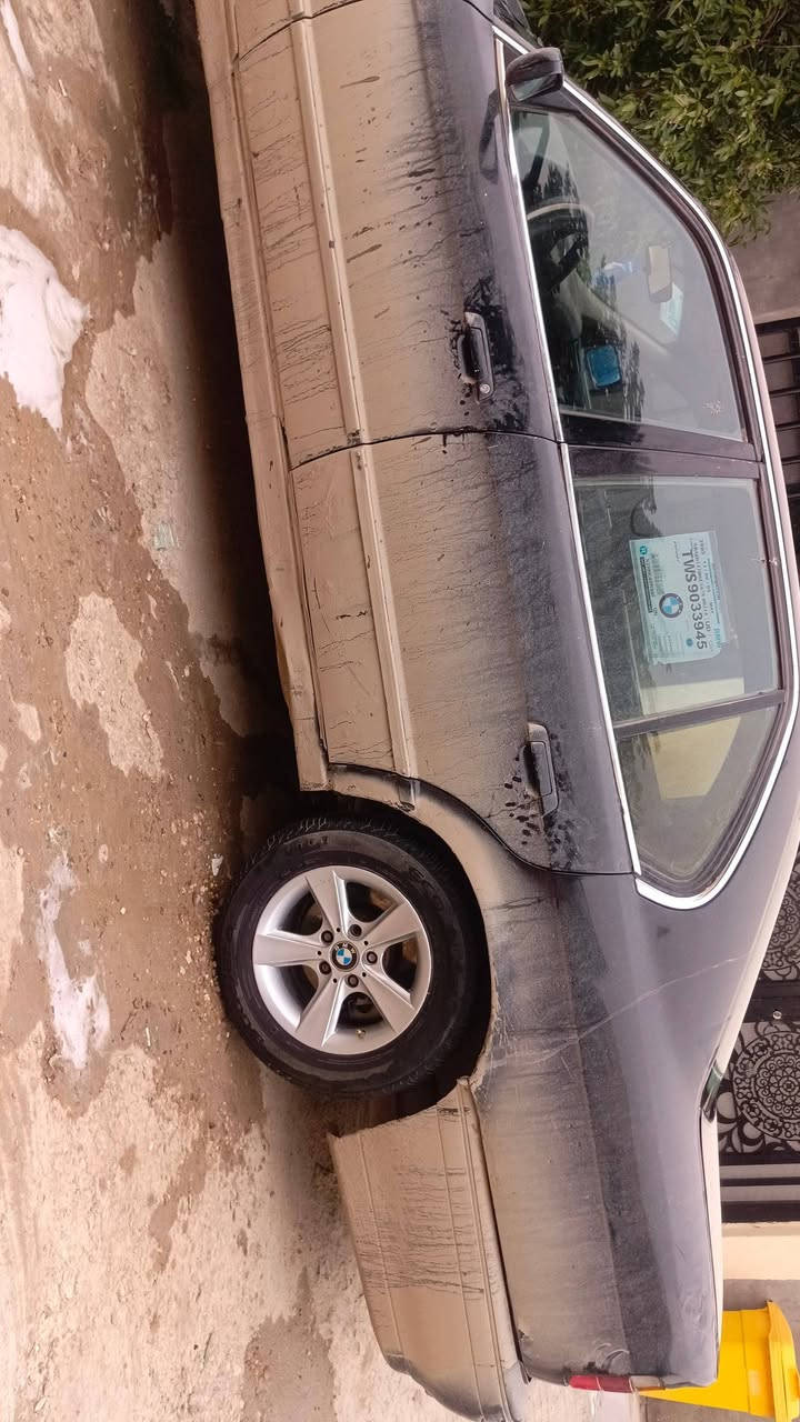 السلام عليكم للبيع بي ام ٥٢٥رقم نكليزي الجديد تحويل نفس اليوم كير اوتو ترايك ٢٠٠من الشمال للبصره عليهاصيانه جديده يرادلها تلحيضات كلش بسيطه مكانها بابل السعر ٣٥وبيها مجال للطيبين  ***********
