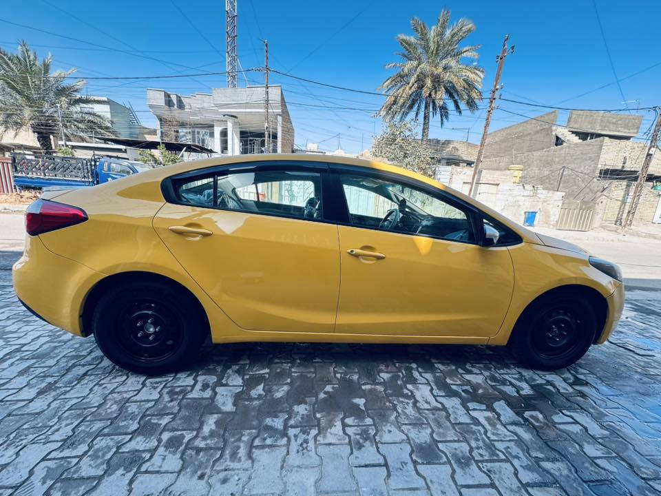 السلام عليكم
كيا فورتي الموديل 2015 /رقم بغداد الإنكليزي تحويل مباشر 
مصفره هيئه او غرامات 
كفاله كير مكينه صدر تبريد كله حديد
داخل جديد مواصفات نص فول 
شاشه كامره داخل لونين 
حساس خلفي تحكمات 
مكينه 1800دوووش ما مفتوحه 
حادث جاملغ أمامي السياره ليبل واحد كفاله الغود شواصي تكم دواخل السياره خير من الله واحلا من الصور السعر 107بيهه مجال قليل حك الجيه الشراي يتصل او يدلل العنوان بغداد /***********
