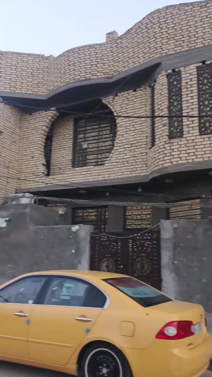 سلام عليكم بيت لبيع بحي فداء بشارع ابو لبنان مساحه البيت ١٠٠متر قاطين بناء حديث امامي عله شارع عام  رقم ***********
