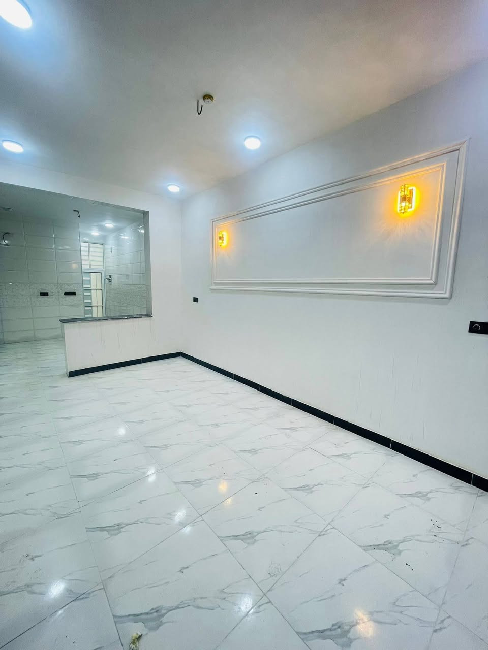 سلام عليكم بيت ١٠٠ متر للبيع
يتكون من غرفه نوم ١
صاله واستقبال ومطبخ وصحيات داخل وخارج.
بناء طابوك جمهوري اساس وسكف صب
البيت كامل مفتاح
عنوانه
حي ميسان شارع 60 قرب سكله الكرعاري
السعر ٤٤
الاستفسار
*********** واتساب
