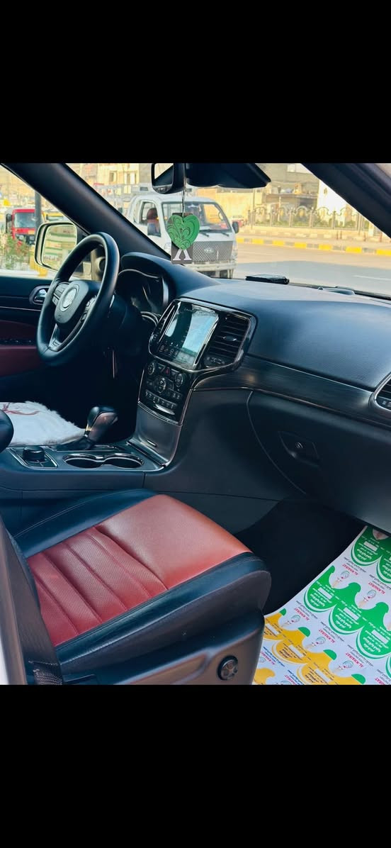 السلام عليكم 
بيع فقط 
للبيع فقط جيب كراند شيروكي (S) 
موديل 2022
خليجي وكالة هارلم السيارة 
السيارة مكفولة 
قوة المحرك 3.6L (6v) 
العداد 76 الف كليو متر حقيقي 
داخل احمر وأسود بلادي 
تحذير خروج عن المسار 
نقطة عمياء 
دفع 4x4
فرش المقاعد جلد الأمامية كهرباء 
المقاعد الأمامية تدفئة وتبريد 
ذاكرة حفظ وضعيات الجلوس 
تدفئة ستيرن 
سقف بنورما 
شاشة حجم 4.8 
نظام خاص لطرق الوعرة 
مصابيح الأمامية زنون 
مصابيح LED
كشافات ضباب زنون 
تشغيل عن بعد 
صندوق كهربائي 
رادار عدسة 
حساسات امامية 
حساسات خلفية 
كامرة خلفية 
ويل قياس 20 اسود لماع 
المرائة بـ خاصية التعتيم الذاتي 
مرائة امامية كهرباء 
بلوتوث تلفون 
تحديد سرعة 
تحديد مسار 
نظام تشغيل وإطفاء أتوماتيكي 
نظام بريك اتوماتيكي 
السيارة سبيره منازل 
مواصفات S معروفه 
رقم بغداد بسمي 
هزة جديدة 
رقم جديد 
السيارة جديدة بـ معنى الكلمة 
عنوان السيارة بغداد 
سوناره موجود 
رقم الهاتف 
***********
