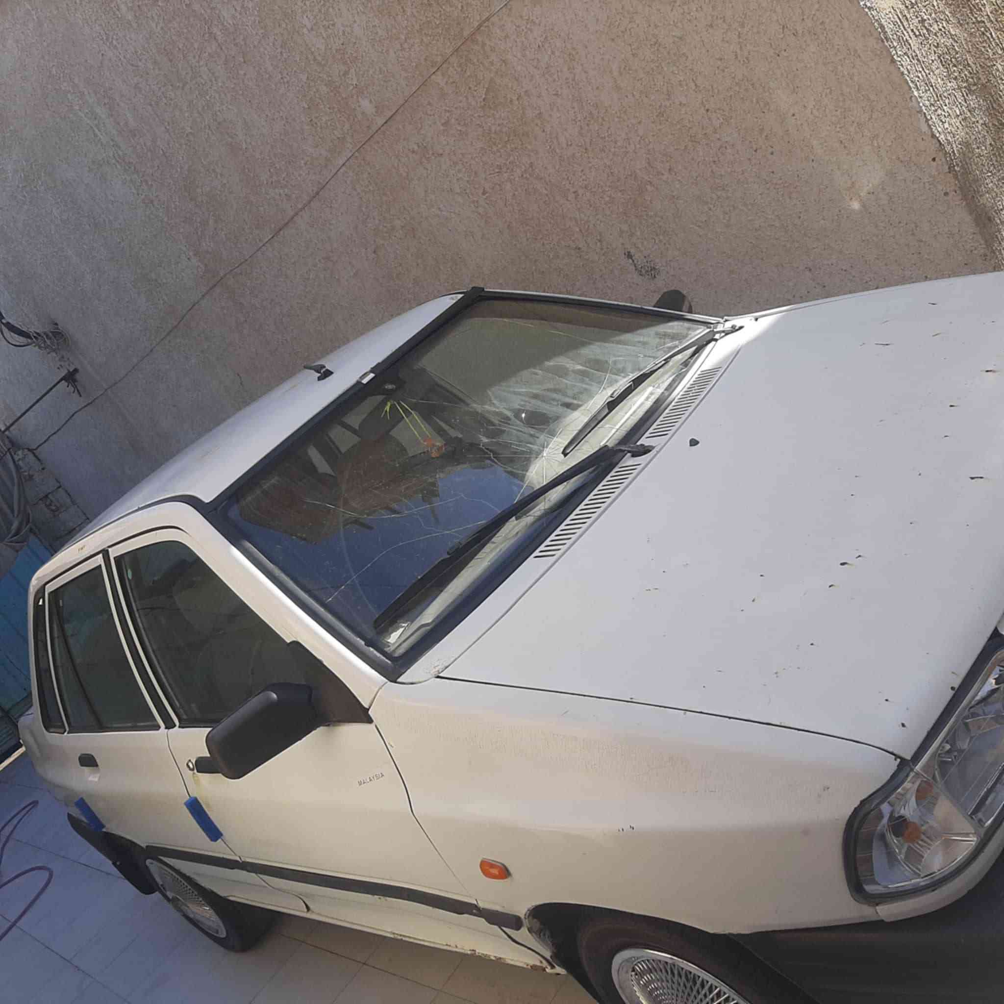 السلام عليكم سايبه خصوصي الون ابيض موديل 2012 السيارة جاهزه كير محرك تخم تاير حداديه كلش زينه بيه باب وجاملغ جهه السايق اني مبدلهن بيدي اثر ضربه بصيطه ماواصله لدواخل اصوليه رقم بغداد صدامي راعيه موجود بكربلاء السعر 20وبيه مجال بصيط هذه رقم الهاتف ***********
