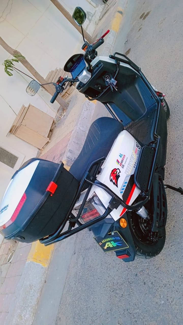 السلام عليكم 
موطور شحن للبيع 
شركة ((الاخوين دبدوب)) 
الموطور بعدة اخو الزيرو 
مستخدم اقل الشهرين 
اسوجات ريمودات كرتات كاملة
نضام R سرع 4 سرعة 99 
ملف 3700 واط 
بطاريات عدد 6 عل فحص وضمان شرط 
سعر ((650)) وبي مجال 
المكان داخل الرمادي 
الاستفسار ***********
