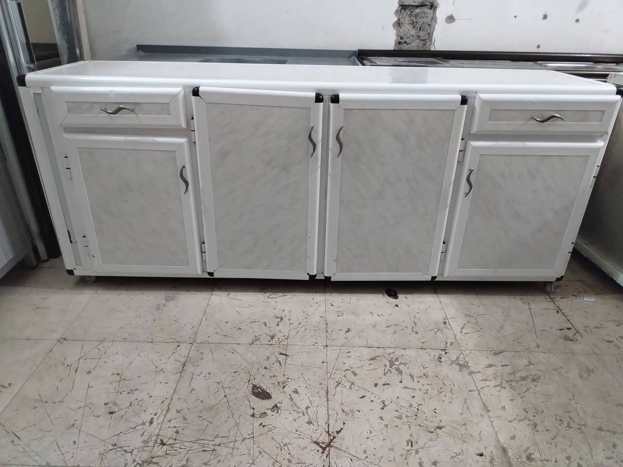 للبيع كونتر ارضى مترين اخ جديد شغل فصال سعر ١١٠ بي مجال *********** اسيا *********** مكان موصل
