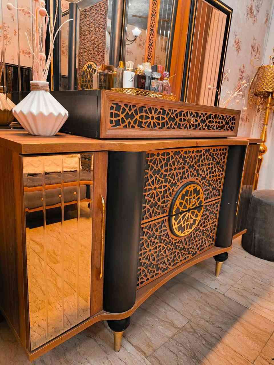 غرفه نوم تركيه مستعمله نضيفه جدآ سعر مليون ١٠٠وبيها مجال حك الجيه العنوان بغداد المعامل ***********
