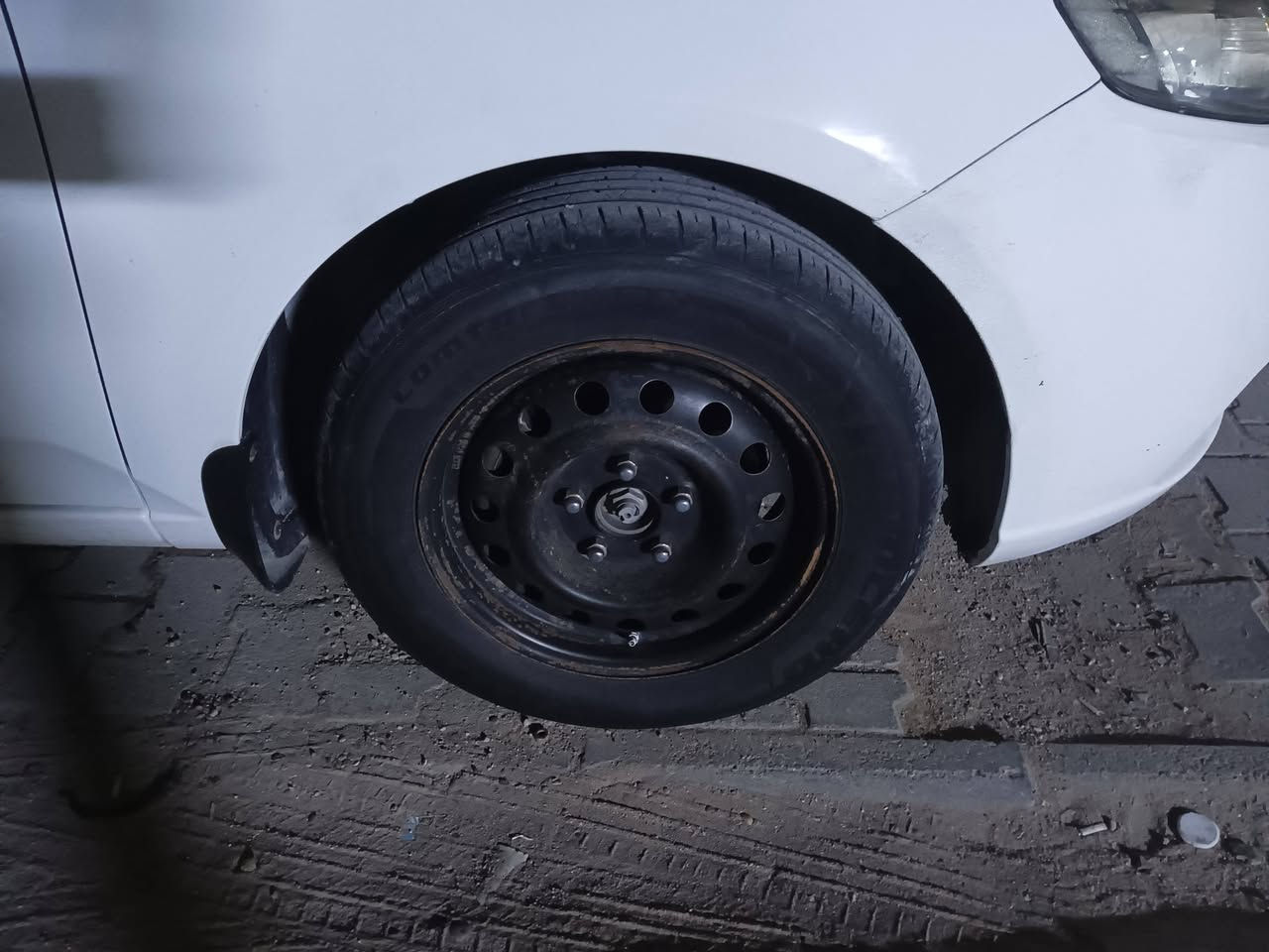 سلام عليكم عندي ويل وتايرات نضاف 100/80 مالت النتره سيروتو ١٧٥ الف والله سعرهن اكثر مكاني نجف الشراي يتصل واني خادم ***********
