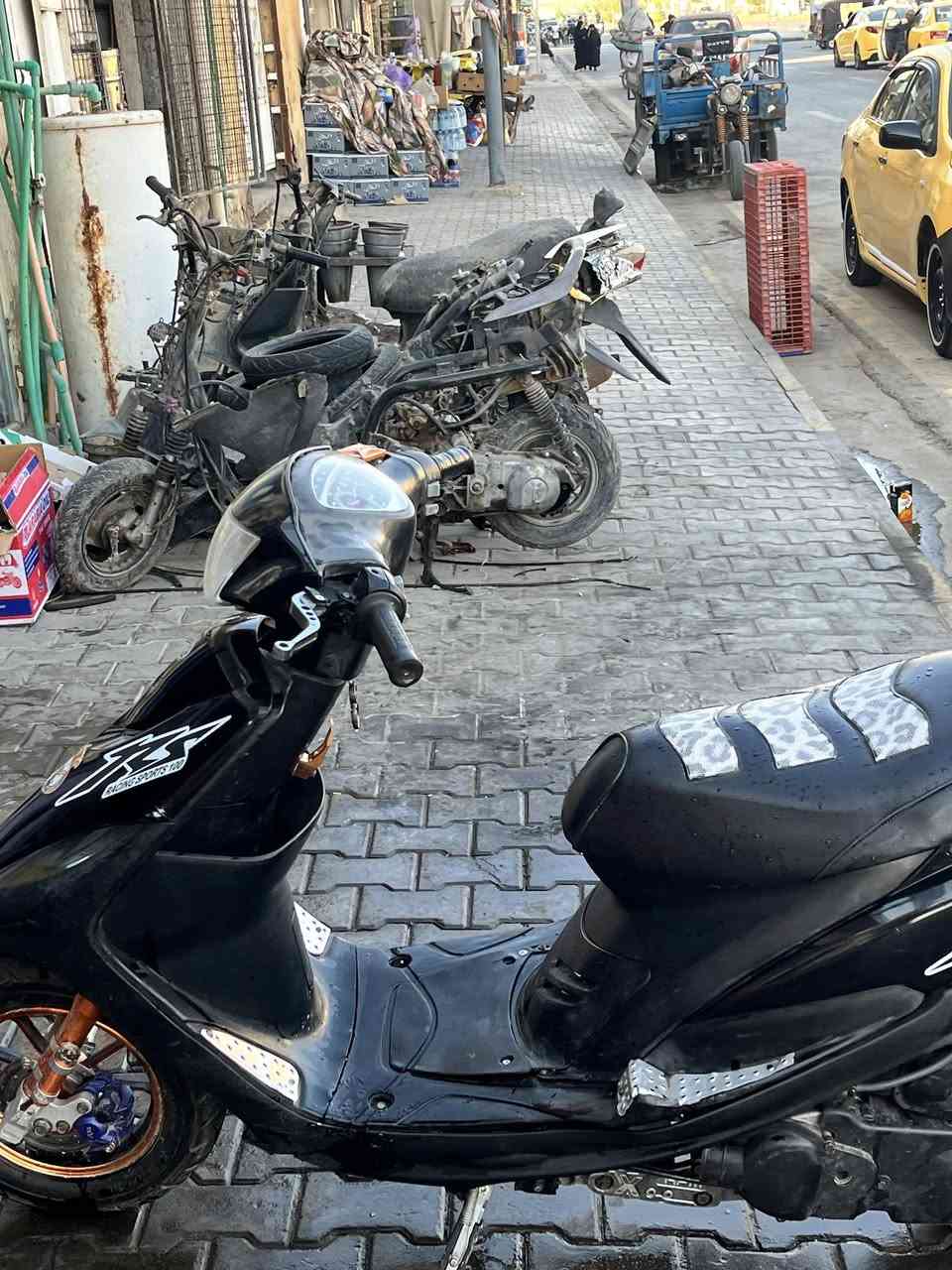 «دراجه ماكس عدله كفرات بلاد ختم واحد وي المكينه الدراجه 55 وراجعه بلاد 49 كابريتر اصلي بيه شلعه شك الكاع السعر450 وبيه مجال للشراي ويدلل متواجد فيس وهاتف ***********
