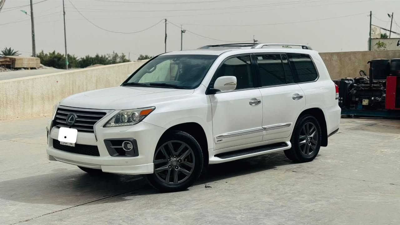 🔥 لكزز LX570 S — ملك الطرق 🔥
المواصفات الكاملة:

🚗السياره 2015 ممشه 200

🚗السياره موديل 2015 ممشه 200 

🚗 محرك 8 سلندر (V8) سعة 5.7 لتر

⚡ قوة تقريباً 362 حصان

🔄 قير أوتوماتيك 8 سرعات

🛞 دفع رباعي دائم (4WD)

⛽ خزان وقود كبير مناسب للسفر

✨ الفئة S (Sport):

• كِت رياضي خارجي (شبك + صدامات مميزة)

💺 الداخلية:

• جلد فاخر (تبريد + تسخين للمقاعد الأمامية والخلفية)

• تحكم كهربائي بالمقاعد + ذاكرة

• فتحة سقف

• ثلاجة (Cool Box)

📺 التكنولوجيا:

• شاشة وسطية كبيرة + شاشات خلفية

• نظام صوتي فاخر

• كاميرات 360 درجة

• حساسات أمامية وخلفية

• تشغيل بصمة + دخول ذكي

🛡️ الأمان:

• نظام مانع الانزلاق

• نظام المحافظة على المسار

• مثبت سرعة ذكي

• وسائد هوائية متعددة

📍 السيارة نظيفة جداً وجاهزة للفحص

💰 السعر ٣٩٠ ورقه 

📩 للجادين التواصل خاص أو اتصال

***********

لا تضيع الفرصة… هيبة + قوة + فخامة بسيارة وحدة!
