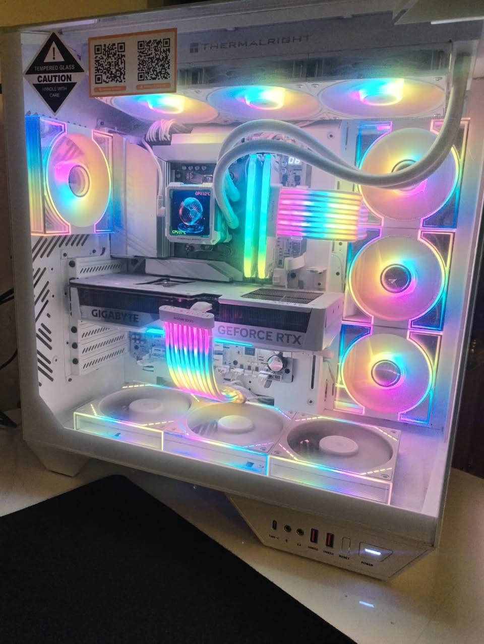 السلام عليكم 
بي سي للبيع او مراوس بشي اقل منه لانو ال بي سي مالتي قوي كلش واني العب بس cs ضالمها للمواصفات 
ملاحظة التجميعة كلها بيضه 
ملاحظة كل الكراتين مال القطع موجوده وكلهن بلضمان 
المواصفات:
 EAGLE RTX 5070 Ti White 16 gb ابيض 
M.b AORUS X870 Elite Wifi 7 ice ابيض
AMD Ryzen 7 7800X3D 
Cooler Frozen 360 ARGB White ابيض
Power 1000 Platinum
Ram DDR5 16x2 6400 RGB White ابيض
Ssd 2 tb 7400mb/s
Case DarkFlashDY470 white ابيض
——————————————————
بيضه نادره كلش بلسوك Monitor Asus tuf 27 /240hz /2k


**إذا كنت صاحب هذا الإعلان وتريد حذفه لأي سبب، رجاءا أرسل رسالة إلى الدعم الفني**