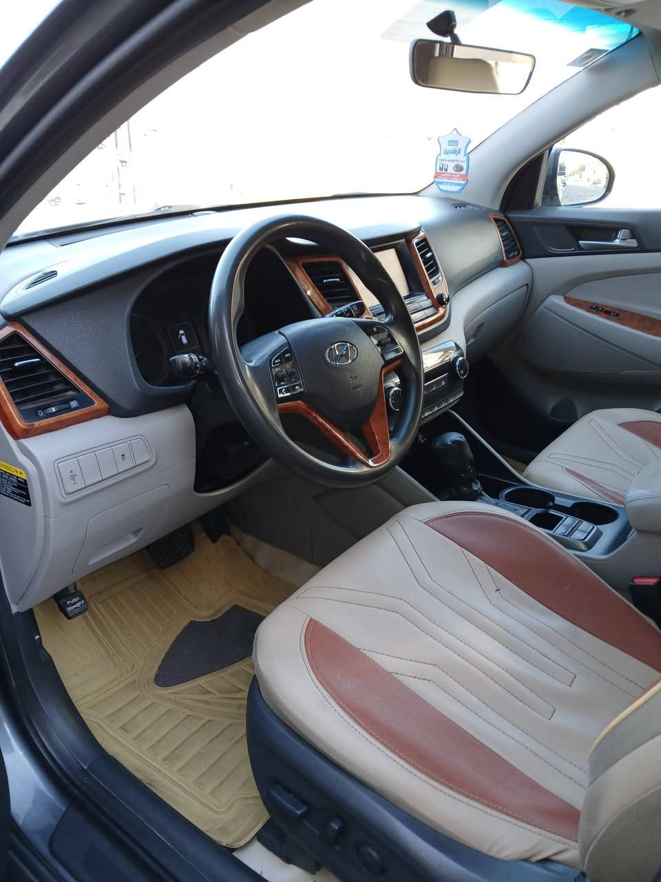 السلام عليكم بيع ومراوس يكون سعر اقل من سيارتي توسان موديل 2018 كلين مكفوله من الصبغ اوحتى البارد كفاله عامه مواصفات كشنات جلد كشنات كهرباء محرك 2400 فور ويل  لد امامي زنون تخم تاير جديد تبريد كشنات تدفئه باقي مواصفات معروفه صدر كلى جديد مابيها كل نقص رقم بغداد بسمي جديد  السعر ١٦٠ اوبيها مجال ***********
