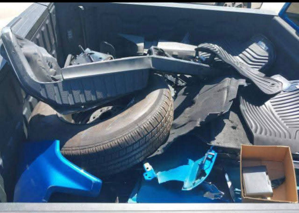 السلام عليكم
للبيع سلفرادو موديل 2024 LTZ 
سياره فول مواصفات فتحه 
ماشية ٤ الاف ميل 
محرك ٨ سلندر ٥٣٠٠ 
كير طرح 
شاشه جبيره 
دبل باب خلفي 
باب طويل بدي الكصير المرغوب 
السياره واصله بغداد موجوده بكراده كمب ساره 
داخله  بكتاب شهداء 
يعني بس تصليح الرقم مجاني على الدوله 
السياره تشتغل وتمشي 
السعر $31700 قفل 
317 ورقة قفل
بيع فقط بدون مراوس
للتواصل ***********
