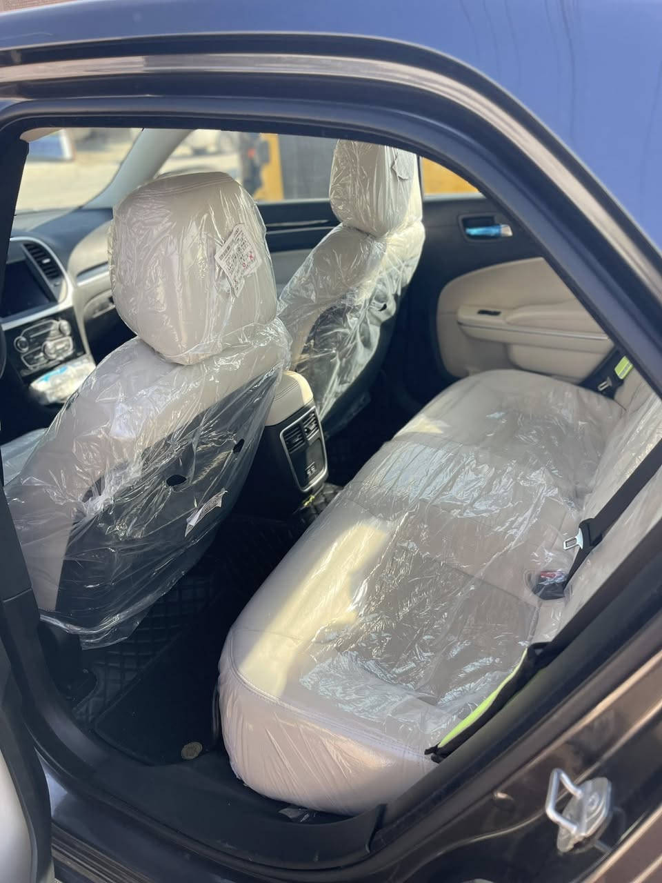 اوباما 2023 خليجية C300 ماشية 13 مكفولة من كلشي وضع الشركة بسمي رقم بغدا مكان بغداد موصفات بني رما سيارة مغلفة بي بي إف للتوصيل ***********
