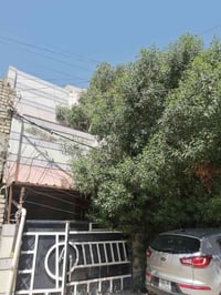 ١٠٠م • ٣ غرف نوم • واجهية شارع مقرنص