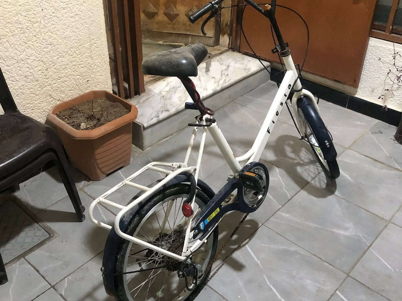 السلام عليكم رمضان كريم
اخوان بايسكل للبيع نضيف وكير وبريكات امامي خلفي وتايرات ودايمنو بريك عكرب مكاني بغداد الاعضميه 
للاتصال:*********** ملاحضه حتى ماتعبك الكير يرادله واير وبي بنجر انشالله اذا صارت القسمه موجود المصلح
