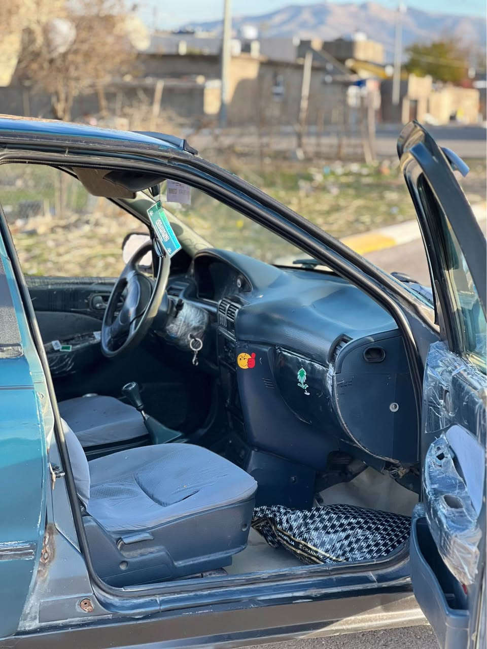 نرخ\ ٢٧ گۆڕینەوەش ئەکەم بەشتێک بەدڵم بێت کیا سیڤیا ژم.***********  مۆدێل ١٩٩٣ڕەنگی نیلی هەشتو بەخ ئاڕمی پلاستیکی سلێمانی موسوبراوە هەمووی بەشەرت لۆک لۆک ماوەتەوە تابڵەی خاوێنە ٤ جام کارەبا گێڕ عادی ٤تایەو ویلی نوێی لەژێرە سەیارەکە لەهەڵەبجەی شەهیدە حلبجة, السليمانية
