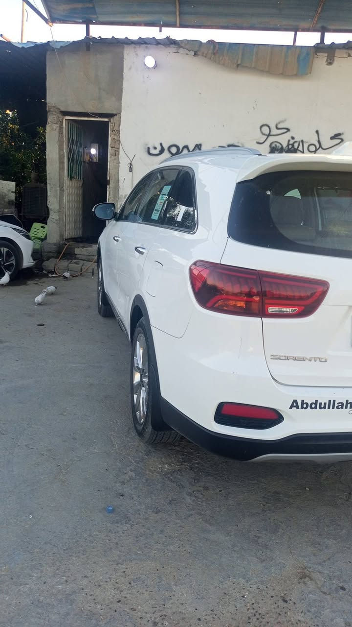 سلام عليكم 
سورنتو للبيع موديل 2019 فول مواصفات بنرامه مرئي شفط حساسات جانبيه اماميه خلفيه جنطه كهرباء سياره ماشيه 88 مكفوله كير محرك حداديه جديده تبريد ثلج مكينه 3500 
6سلندر مكينه مامفتوحه علبلاد السياره بيها حالوب جدا بسيط  شخط بلباب الخلفي جهة العبري بستوته بسيط ومرخين الباب سياره رقم نجف بااسمي دولي تحويل ثاني يوم مكاني حله بابل للستفسار على هاذا رقم  السعر 215 وبيها مجال  ***********
