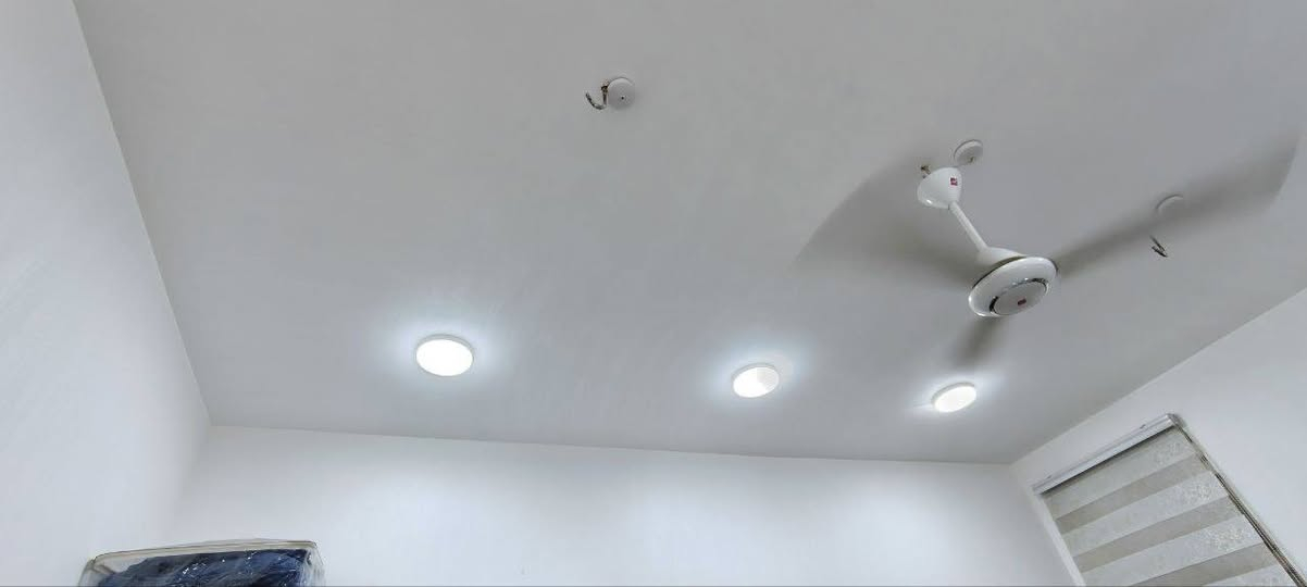 السلام عليكم بيت للبيع الموقع حي السلام قطاع 16 خلف گراج الكوسترات المساحة 255 واقع حال و 253 بالسند البيت على ساحة ركن البناء منة 150 متر و قطعة 105 متر للمزيد من المعلومات الاتصال على الرقم
‏***********
