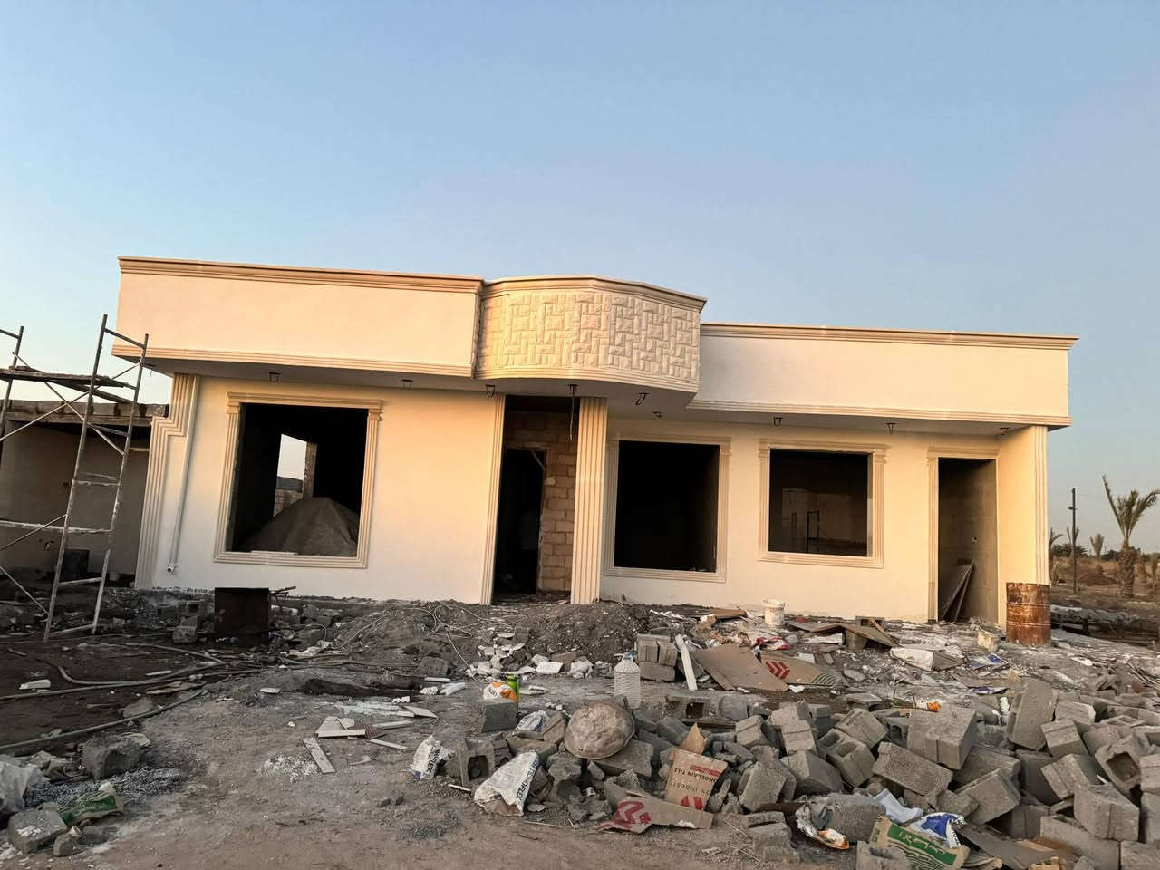 بسم الله والحمدلله 🙏كادر نعمل كافه لاعمال لبخ سقل خشن تشميع  وتشطيب للواجهات بغداد  الدوره  البوعيثه: *********** واتساب او اتصال 📞
