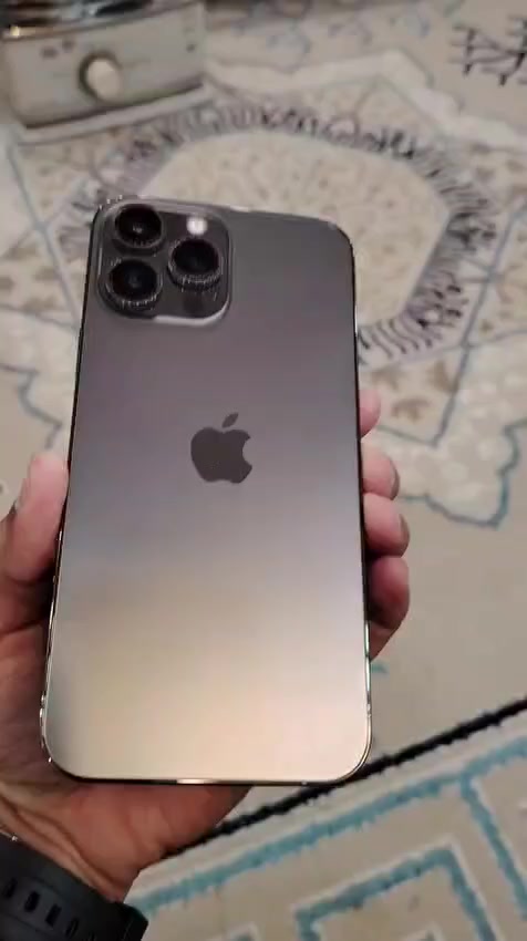 13 برو ماكس 
بطاريه ٩٣ 
ذاكره ٥١٢ 

سعره ٧٥٠ الف الجهاز جداً نظيف شخط ما بي 
***********
