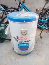 كيزر حجم 80لتر هيتر ايطالي 3000واط مستخدم كم شهر للبيع سعره 50وبي مجال...