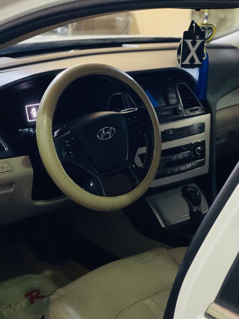 سوناتا 2015 خليجي
محرك 2400 (دووش)
كشن كهرباء
مري شفط 
اشاير بالمري
قطعتين تبريد
كشنات جلد
حساسات خلفيه
3 انظمة قياده 
تحكم بالسترين 
ماشيه 160 الف كيلو متر
مكاني ديوانيه 
للاستفسار ***********
