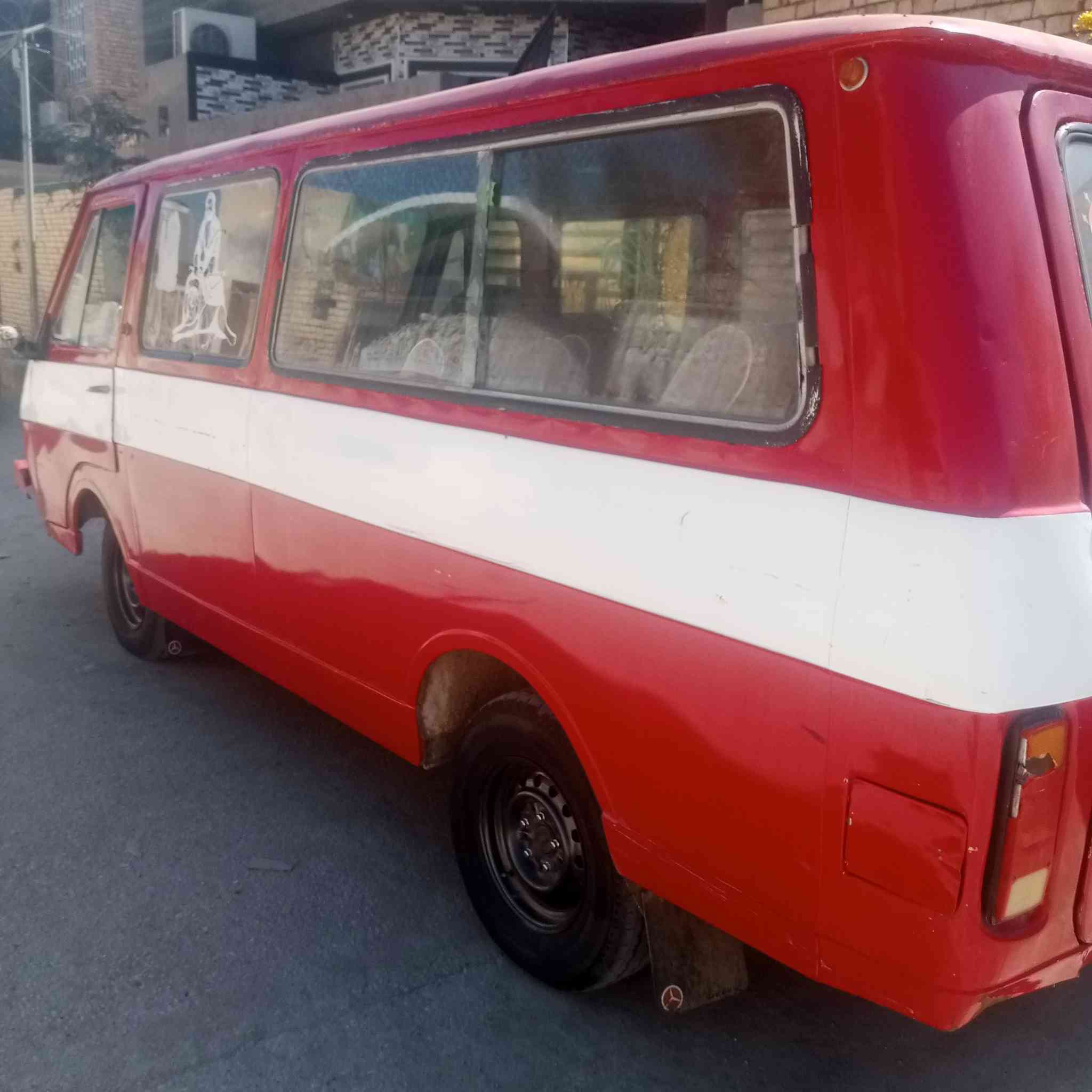 السلام عليكم سياره رف البيع سياره كير مكينه تخم تأير دوشمه جديده تعمير جديد كهربائيات جديده سياره اصوليه راعيه موجود يمي سعر خمسه وبيه مجال الشراي 
اي استفسار ***********
