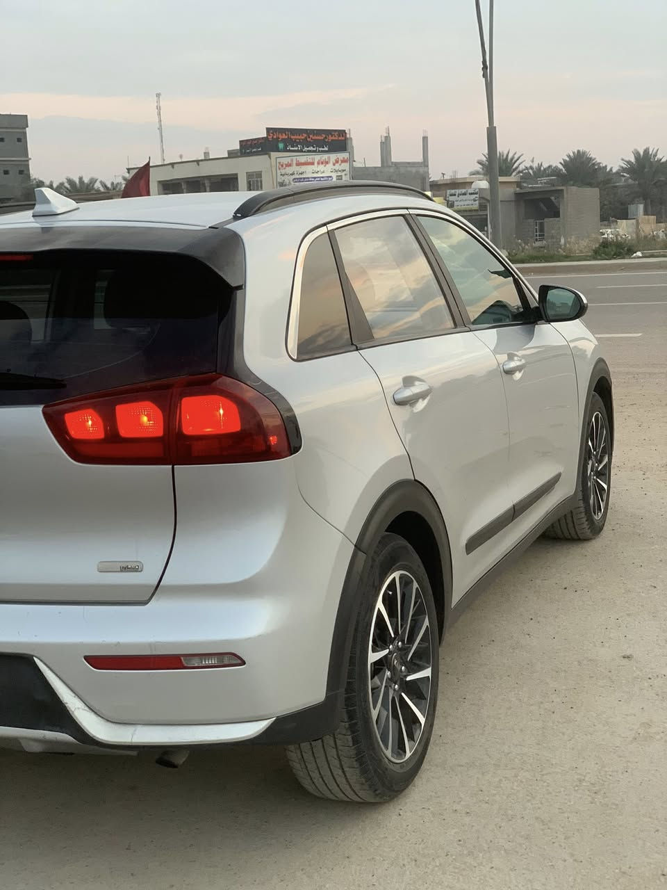 سلام عليكم KIA نيرو  هايبرد fe  للبيع موديل 18 مكينة 1600 تحكم ستيرن شاشة كبيرة كامرة وضعيات قيادة ويل كب فول كير ومكينة وحدادية تدفئة تبريد بطاريات جدد تخم تاير رقم بغداد الدولي سنوية لل 26  حادثها خفيف بدون دواخل صور الحادث مرفقة بل منشور  السيارة خير من الله ومابيها كل نقص استخدام بيت السعر (130وبيها مجال )واذا اكو مراوس بسونتا 16/ 17 سبورت مكاني بعقوبة تقاطع السادة ***********
