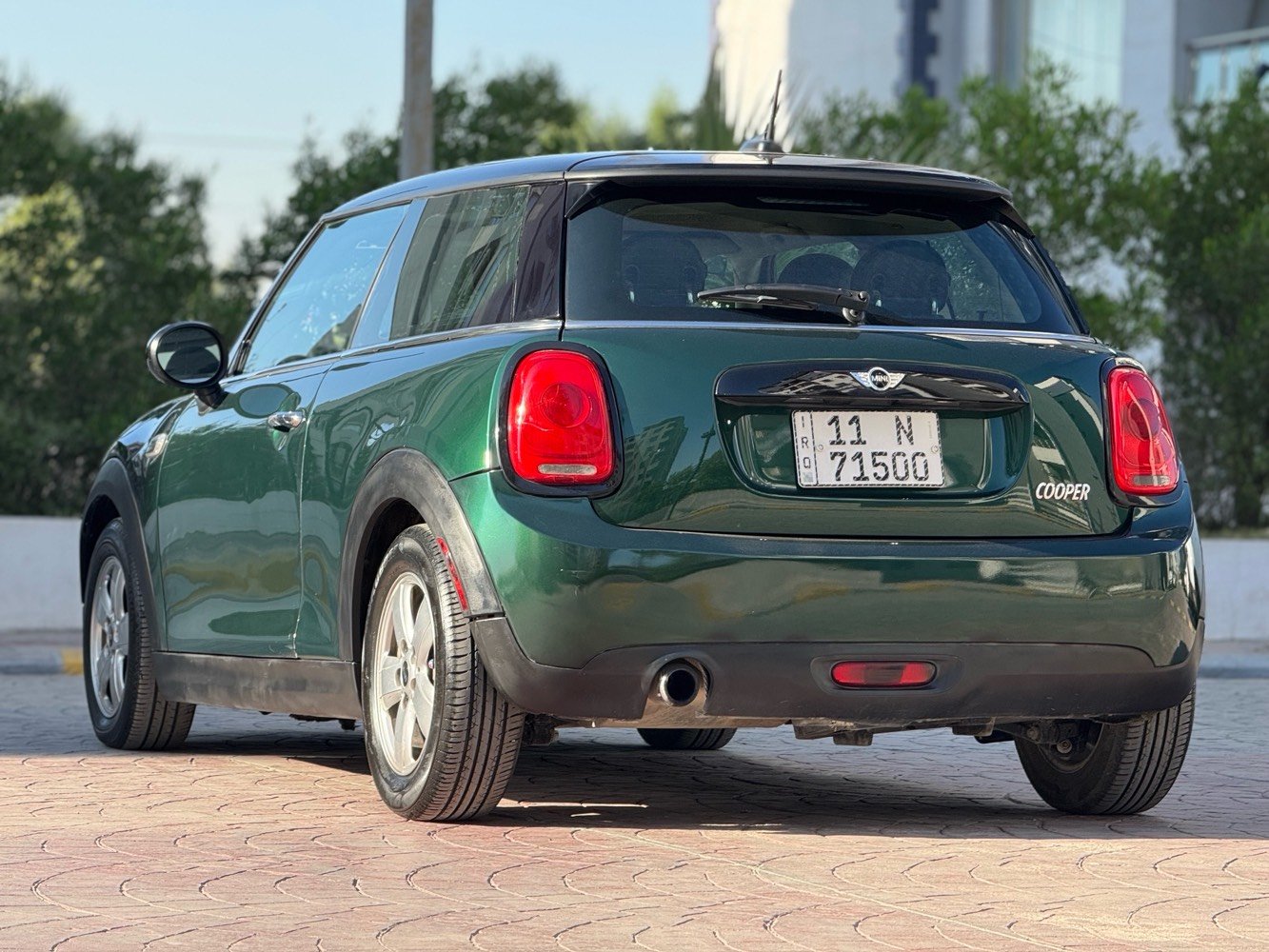 مني كوبر MINI COOPER
بلاد بدون اضفات ولا شي 
 تك باب توكلر فول مواصفات عدا فتحة
مديل : 2016 امريكي
ماشية : 78km الف
حادثها بنيد فقط بدون دواخل وبل عراق صار بيها باب صبغ
بصمة تشغيل علامة ترحيب مري شفط يدوي 
كشنات جلد بلادي كشنات تبريد
اوتو ستوب كروز سرعه تحديد مسار فول تحكمات ستيرن
لد داخلي متغير لايتات زنون 
كير اوتماتيك 3 قيادات نورمال و گرين و سبورت
محرك 1500 شلعة وسرعه ورياضي نشاط ونظافة السياره خير من الله جديدة وصافية
تراي سياره العراق كله
رقم بغداد مميز هزة سنوية جديد بسمي
العنوان : بغداد السيدية
السعر 90$ وبيها مجال.