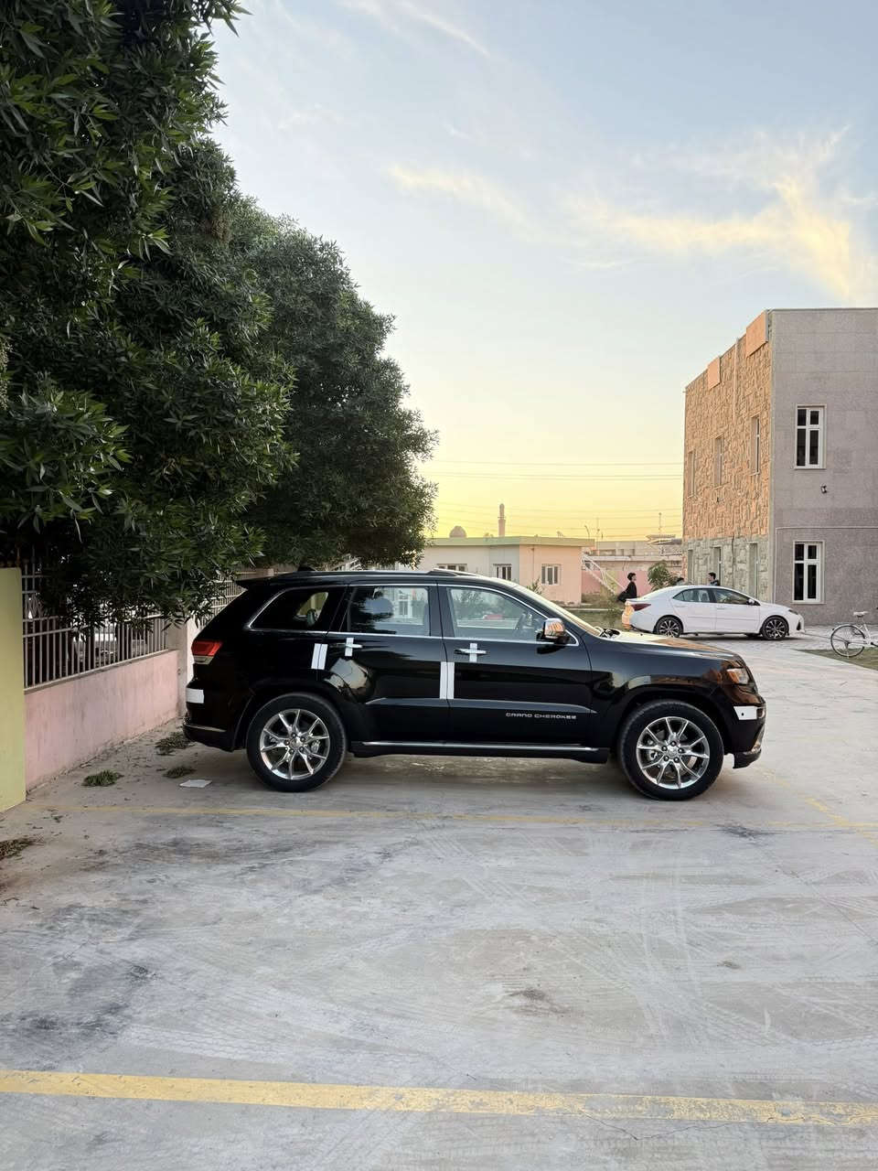 السلام عليكم 
 للبيع جيب سومت   2015  (امريكي كلين) 
            داخل مميز لون جوزي
     جديده جداً شرط التقرير و السونار 
 كفاله عامه من صبغ والحادث و الغرق حته دعامياتها
كفاله والكير والمكينه والاكسل وناشر السونار
السياره جديده بمعنئ الكلمة كارتون مال جناي  
ماشيه 96 الف ميل مو كيلو شرط الفحص والسونار
فول مواصفات ١/١ سومت اعلى مواصفات ب الجيب  
حجم المحرك: 3600
كير طياره 8 نمر 
دوسات ليزريه علامه سومت
اوتو بارك
دبل سلايت بانوراما 
تشغيل عن بعد 
شاشه جبيره  
جنطه كهربائي شفط 
حساسات اماميه + خلفية
رادار امامي توقف تلقائي
مانع تصادم
رادار جانبي ب المري
سستم صوت 14 سماعة 
سستم صوت هارمن كاردون
دمام خلفي بلصندوك
قطعتين تبريد ثلج 
كشن خزن ميموري 3 وضعيات
كشنات علامه سومت حفر
سقف كنتارا اسود بلادي
مقاعد جلد اصليه + اثنين كهرباء (تدفئة+تبريد) 
كشن خلفية تدفئه
تدفئه بلاستيرن 
مري  شفط 
مري قلاب ويه ال R
مري معتم جانبي+وسطيه
اشاير ب المري+ترحيب
يدات ستيل اصل 
الداخل صاج ملكي  
الدشبول خياطه سومت 
نظام_خرائط(نظام ملاحة)_Navigatio
كامرة خلفية اصلية
شفتات نمر الكير 
 استيرن كهرباء 
فول تحكم استيرن (جهتين امامي + جهتين خلفي)
 نضام eco اقتصادي
مري _جانبي_تدفئة
مرايا_جانبية_حساسة_للضباب_تعمل_تلقائياً  
لايت عدسة زينون يصعد وينزل ويه الستيرن 
كشافات زنون
زراكات لايت  
هوك خلفيه 
ويل حجم 20 عنكبوت كروم بلادي 
تبريد قطعتين شرط ثلج   
صدر جديد  باتري جديد تخم تاير جديده  
منضومه تبريد+بانزين بلشرط كله جديد
الاسبير المقدس منازل مال وكاله 
السياره جديده بمعنئ الكلمه ولا كلوب مشتغل بلدشبول 
عليها منضومه زينون عدسات شرط نهار   
رقم وهزه وسنويه كله جديد 
رقم بغداد بسمي شخصيآ

السعر 240$ وبيه مجال للطيبين 
للإستفسار / مكان السياره ديالى المقدادية 
***********
                  ***********
