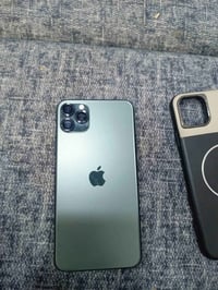 آيفون ١١ برو ماكس • ٢٥٦ • بطارية ٧٥٪