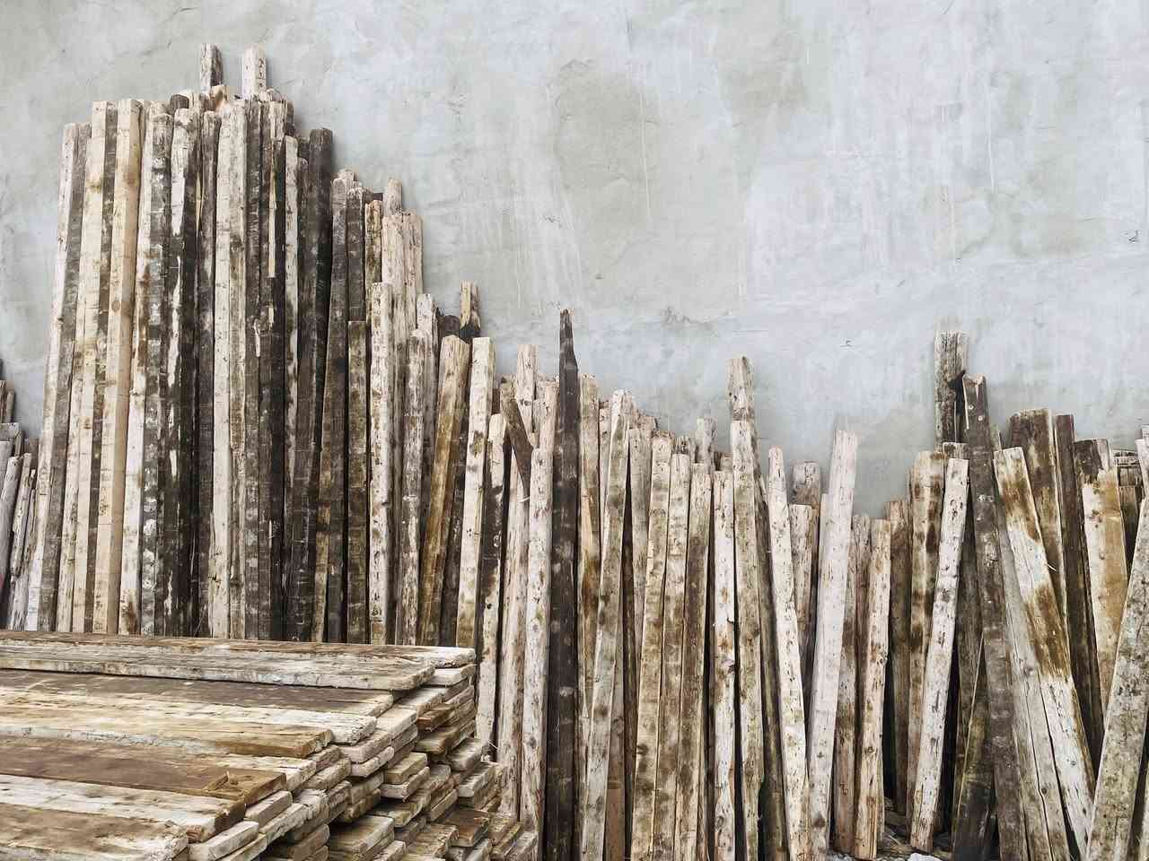 سلام عليكم متاح غالب خشب 
200م
150فخه
درج دور 
مكان الموصل 
الرقم ***********
