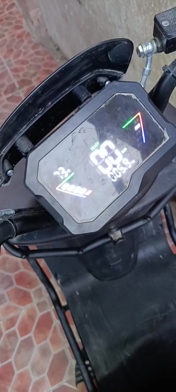 السلام عليكم دراجه شحن البيع صارله شهر من مشتغله اني اخذته ب 1200 اذا تشتري انطيني سعر  ونشالله مانختلف ***********
