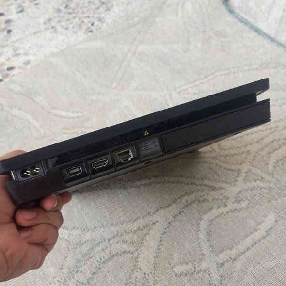 بسم الله الرحمن الرحيم 
‏سلام عليكم ورحمه الله وبركاته 
‏مستعجل مستعجل عل بيع (بي مجال الطيبين)
‏البيع 
‏اشتري راحة بالك و اتونس
‏بلي فور 4 سلم 
‏اونلاين 
‏ذاكرة 500
‏يدات . جوستك جدد + كيبل شحن جديد 
‏ 
‏اقراص نضيفة جدد GTA + فيفة 22 + داخل بلي بي لعبة بلياردو 🎱
‏كارتونة مالتة ويا 
‏بلي اخو جديد+ استعمال شي قليل
‏بلي كامل مكمل شد و العب ولا تهتم 
‏اشتري راحة بالك و اتونس 
‏(مكان ديالى بعقوبة )
‏السعر 320 وبي مجال الطيبين ❤️
‏الرقم (‪***********‬)
‏
