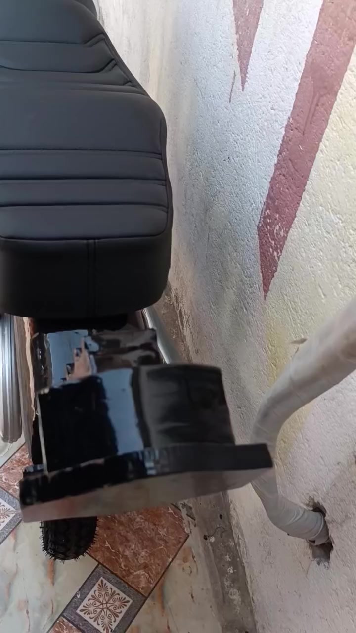 سلام عليكم دراجه رابيدو للبيع محرك توا شاده ودراجه نضيفه شوفت عينك دوات دوات كزوز  توا شاده تانكي كشن ماصارلي5يام من شادهن مكاني بصره خور زبير معمل لاسمده حي سكني سعر خاص رقمي ***********
