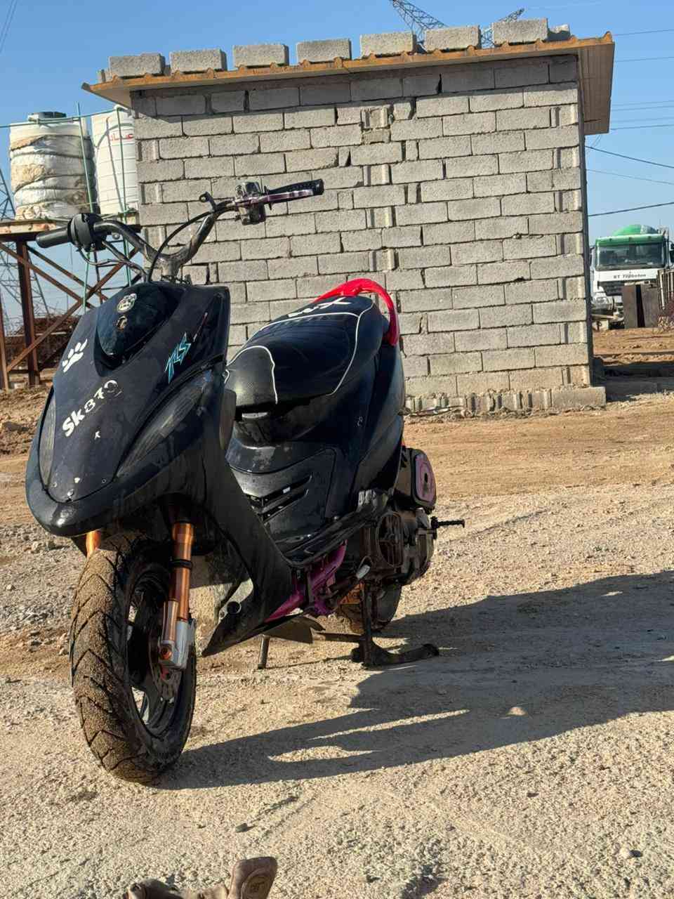 السلام عليكم 
دراجه ماكس عدله 120
دراجه مزوده بوشه بستم 55 
دراجه نضيفه حلوه 
بيهه شلعهه وا معدل 
دراجه راقيه مرتبه 
كزوز رياضي 
دبلات رياضي 
تايرات جدد
سعرها 550 بيه مجال لشراي 
مكان دراجه بصره قرنه 
تواصل *********** موجود على رقم او واتساب
