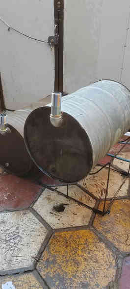 برميل نفط فارغ مع قاعده طرح ضد الزنجار 220 لتر السعر 50 الف حي جميلة الاولى قريب على   مظفر ***********
