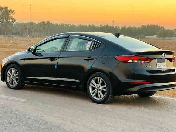 سلام عليكم للبيع النترا موديل 2017 امريكي لون اسود رقم شمالي
سياره بدون حادث كلين لا ضربه ولا تبديل بيها فقط بخشم البنيد صبغ شبر باقي سياره ليبل واحد محرك كير صدر خير من الله تخم تاير ويل جدد شاشه جبيره كاميرا خلفيه حساسات خلفيه 
لايت زنون عالي ناصي دوشمه كامله السعر  125 وبيها مجال 
مكان سياره بغداد جسر ديالئ  الاستفسار ***********
