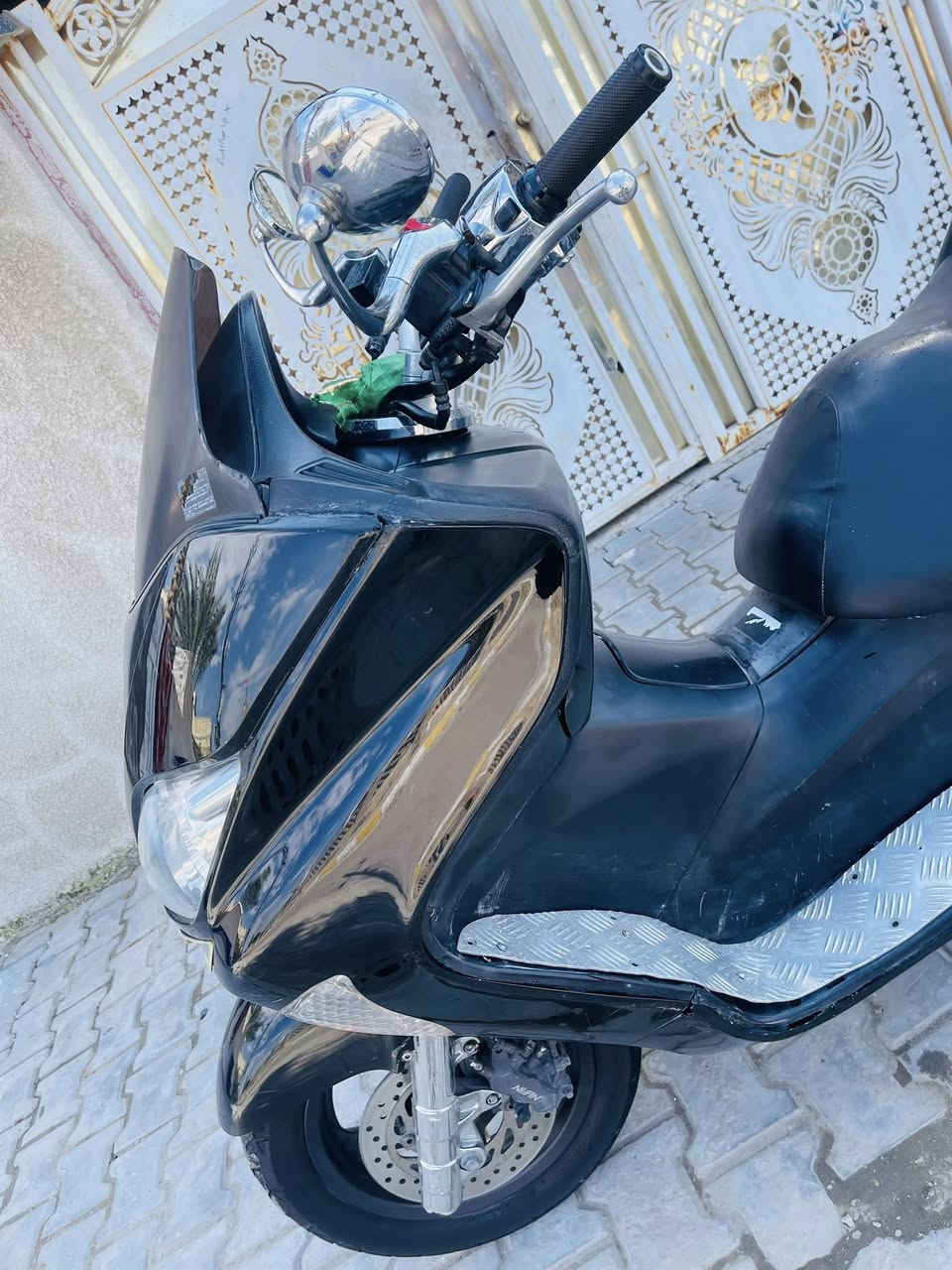 سلام عليكم فورزه 08 كرستال عميه مكينه رنبه  كهرباء كلهه شغاله و تخم نيكل و ستيرن رياضي مري عكرب لايتات زنون سعرهه 900مكاني بغداد الحسينية ***********
