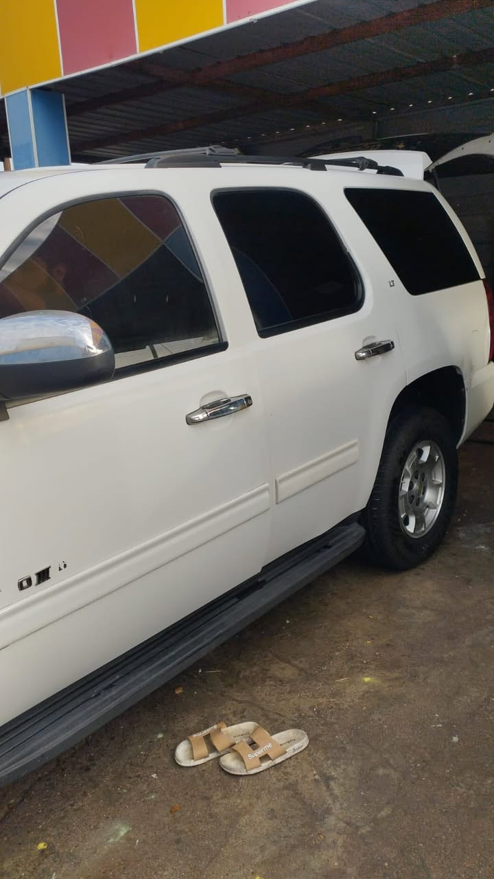 السلام عليكم اخوان تاهو ادوات ادوات ادوات موديل 2013 مكينه وكير كفاله حداديه جديده تخم تاير جديد تبريد ثلج 
اخوان اناً مكلف بل نشر 
العنوان البصره سفوان 
السعر 75 
الرقم ***********
