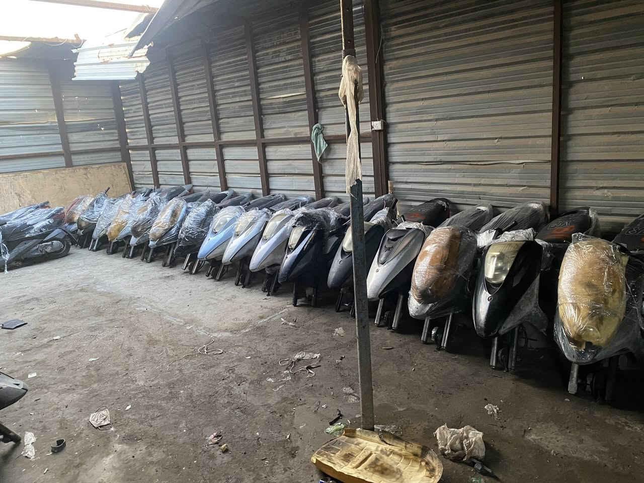 تم وصول حاويه  جديده بريز ثعلب جي تي ار الحريه الثالثه معرض حيدر *********** قرب صيدليه الغفاري
