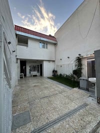 / بيت للبيع مساحتة 120 متر مربع 6x20  الطابق الارضي  كراج كبير وحديقة ...