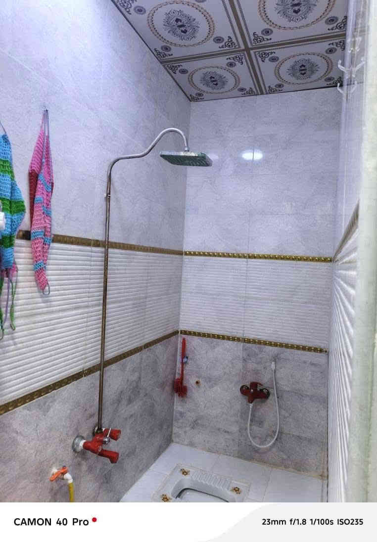 هذا البيت مساحه 100م بشط العرب الفيروزيه يبعد عن الاربع شوارع كيلووين 
يحتوي على غرفتين وصاله واستقبال وصحيات ومطبخ وناور 
نوع العقار طابو صرف زراعي سند 25 بأسم عراقي 

السعر 52 وبي مجال شراي 
لتواصل على الارقام التاليه 
***********
***********
