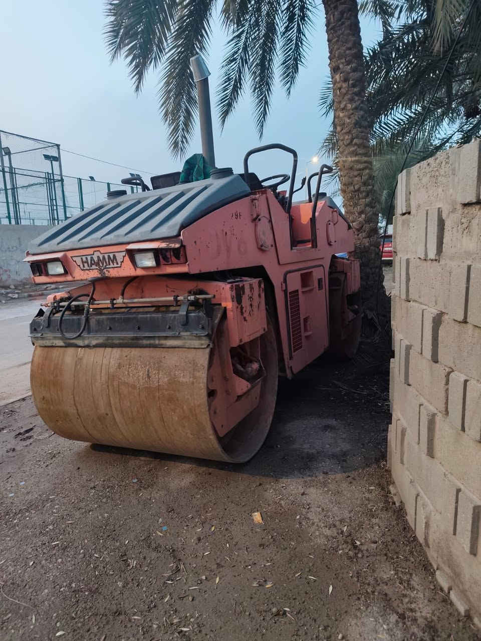 سلام عليكم
حادله موديل ١٩٩٩ مكفوله من محرك والكير ومنفيس صبغ بلادي سته طن 

السعر ٨٥ ورقه وبيه مجال بسيط

رقم ***********
