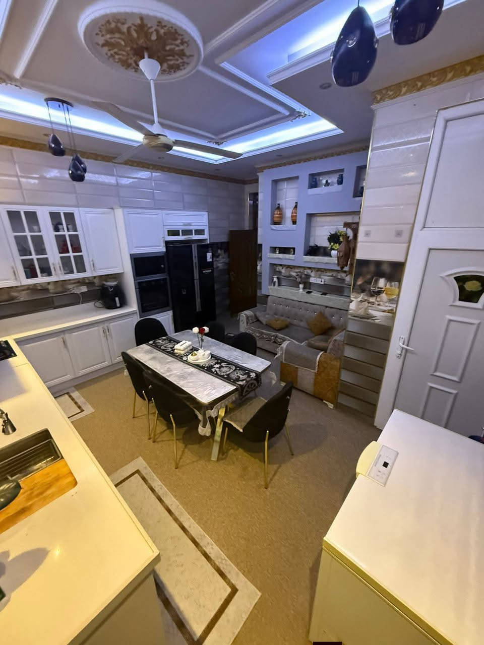 🏡 دار لــلــبــيــع
━━━━━━━━━━━━━━━━━━━━
📜 الــمــلــكــيــة: طــابــو زراعــي بستان ملك صرف 
━━━━━━━━━━━━━━━━━━━━
📐 الــمــســاحــة: 200 متر – طــابــقــيــن
📍 الــمــوقــع: بابل – حي الجزائر
خلف مطعم البستان
━━━━━━━━━━━━━━━━━━━━
🏠 تــفــاصــيــل الــدار:
• 4 غــرف نــوم
• اســتــقــبــال
• هــول + مــطــبــخ
• مــجــمــوعــة صــحــيــة مــعــزولــة الطابقين 
(داخــلــيــة + خــارجــيــة)
• كــراج
• حــديــقــة
━━━━━━━━━━━━━━━━━━━━
🛣 عــرض الــشــارع: 10 متر (تبليط)
⚡ الــخــدمــات: كــامــلــة
━━━━━━━━━━━━━━━━━━━━
💰 الــســعــر:  350 مليون
✨ قـــابـــل لــلــتـــفـــاوض
━━━━━━━━━━━━━━━━━━━━━
📞 لــلــاســتــفــســار والــاتــصــال
🏢 مــكــتــب عــقــارات أَبــراج بــابــل:
• ***********
• ***********
• *********** (المهندس أمير الحسناوي)
🏢 مــوقـــع الــمــكــتــب:
📍 بــابــل – حــي الــجــزائــر – مــقــابــل الــجــســر الــدولــي
━━━━━━━━━━━━━━━━━━━━━━
