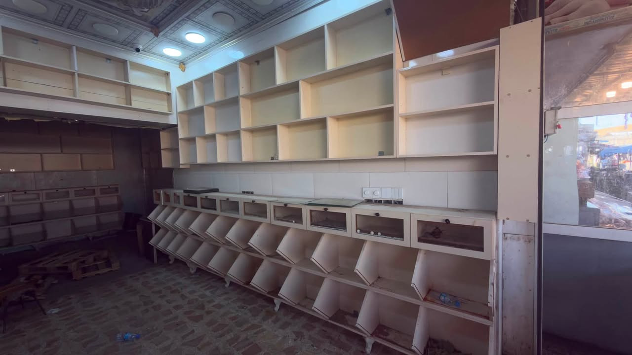 السلام عليكم رفتات محل للبيع الاستفسار الاتصال عل رقم ***********
