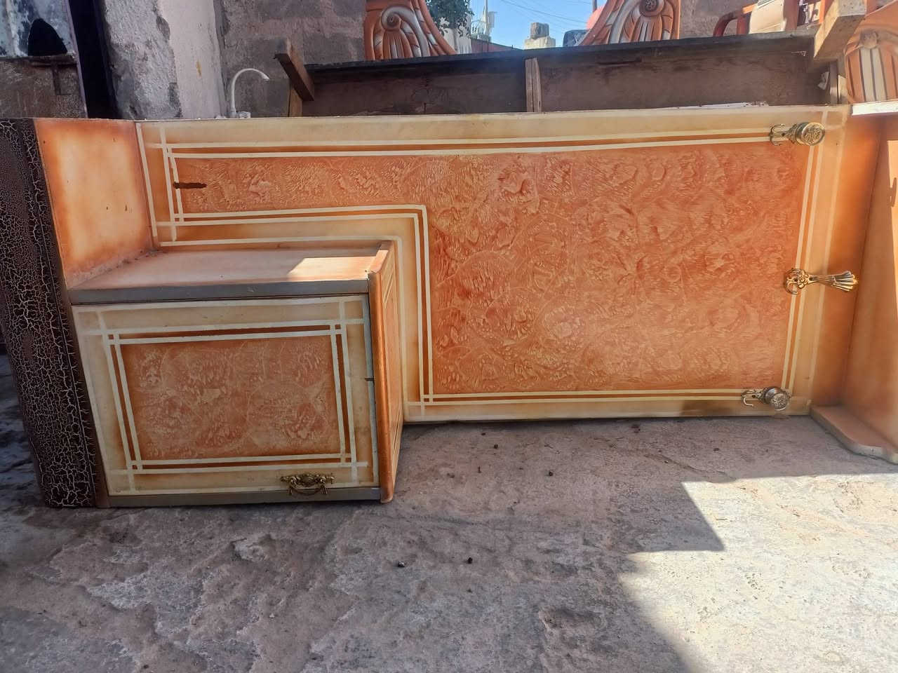 السلام عليكم قرفه كويتيه لبيع سعر مناسب 325 وبيها مجال قليل مكان سفوان ***********
