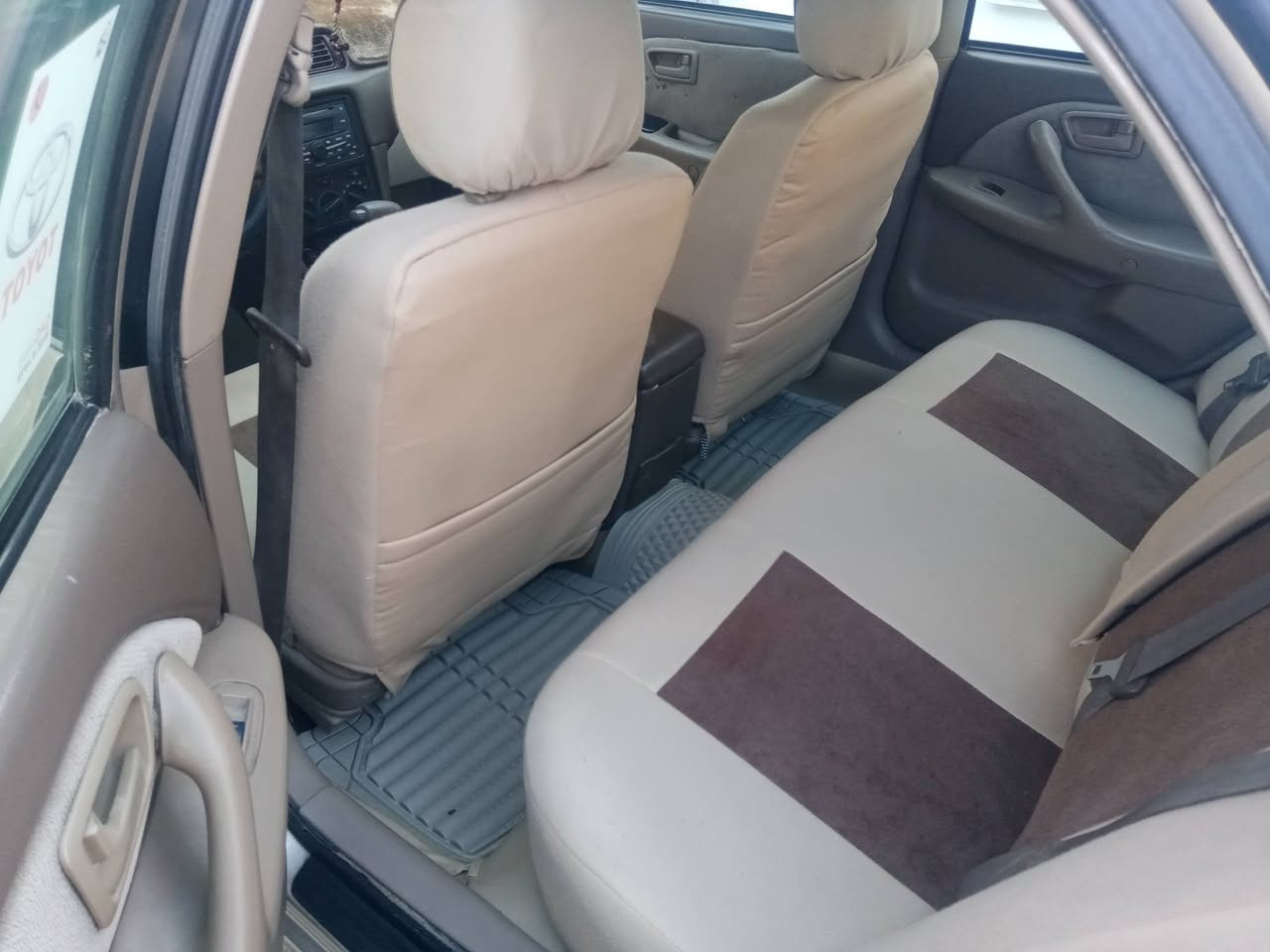 السلام عليكم ورحمة الله وبركاته كامري موديل 2000  للبيع صبغ عام جماليه السعر  80$ وبيه مجال بسيط الاستفسار على الرقم ***********
